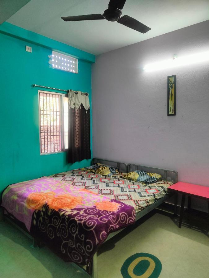 Wisma tamu Jharana Puri